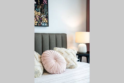 Glamorous RiverView Spacious 1BR - e-Seniors 1