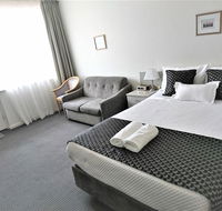 Glenelg beach gateway on Moseley - e-Seniors