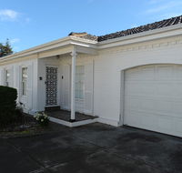 Glenelg Holiday Apartments-Colonial Square - e-Seniors
