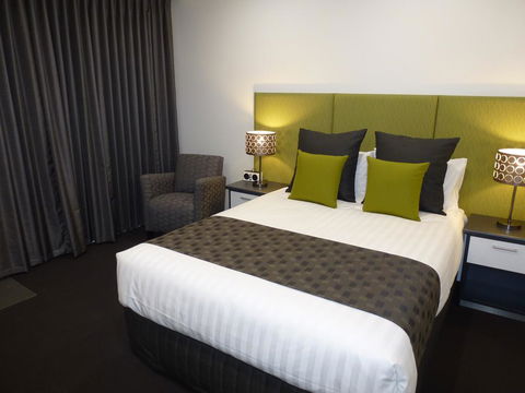 Golden Chain Tower Motor Inn - e-Seniors 0