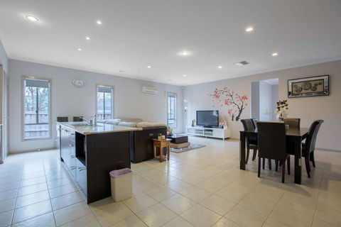 Gorgeous 4BR Home In Point Cook - e-Seniors 3