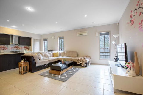 Gorgeous 4BR Home In Point Cook - e-Seniors 1