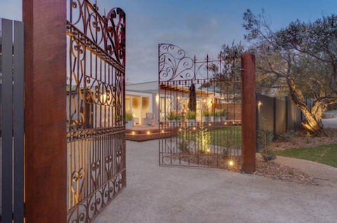 Grand Capella Villa 1 - e-Seniors 0