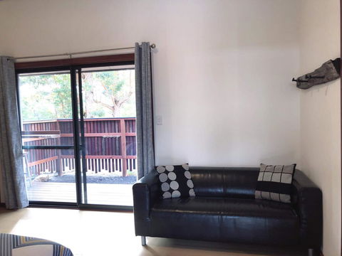 GRAPE JUICE STUDIOs 4km To Town And Surfers Point - e-Seniors 1