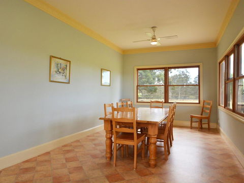 Grasmere Estate Homestead - Hear The Lions Roar From Nearby Hunter Valley Zoo - e-Seniors 1