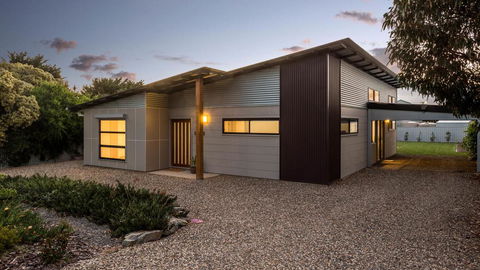 Great Ness Beachhouse - WiFi - Pet-Friendly - e-Seniors 0