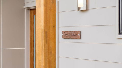 Great Ness Beachhouse - WiFi - Pet-Friendly - e-Seniors 2