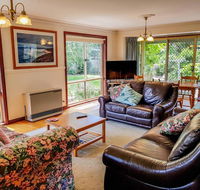 GUMS  ROSES - Family home in the heart of town. - e-Seniors