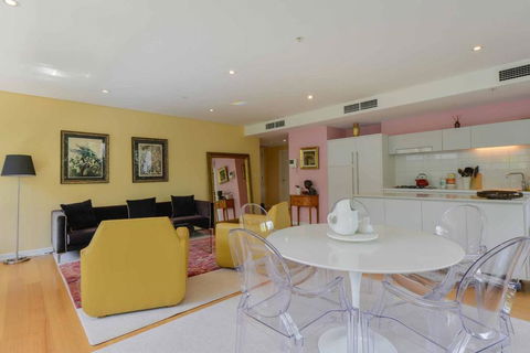 HAZEL Chapel St Socialite. Pool, Spa & Gym - e-Seniors 1