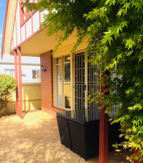 Heart Of Geelong Entire Townhouse Sleeps 8 - e-Seniors 3