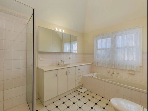 Heart Of Geelong Entire Townhouse Sleeps 8 - e-Seniors 0