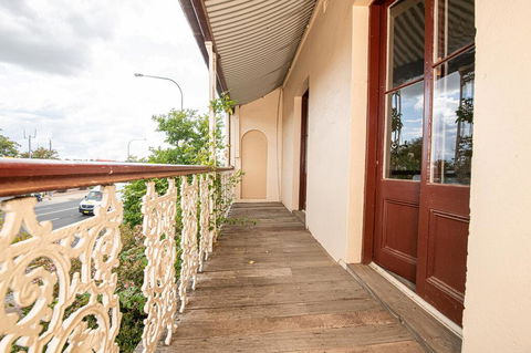 Heritage Bowen Terrace 3 Bed, 2 Bath - Walk To CBD - e-Seniors 3