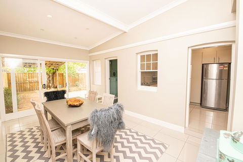 Heritage Bowen Terrace 3 Bed, 2 Bath - Walk To CBD - e-Seniors 0