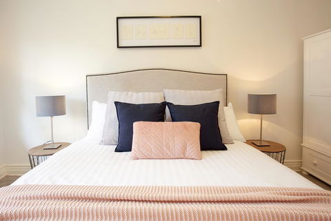 Heritage Home Metres From Manly Beaches And Dining - e-Seniors 3