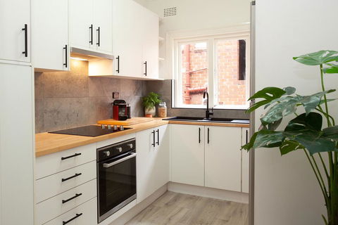 Heritage Home Metres From Manly Beaches And Dining - e-Seniors 1