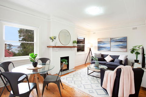 Heritage Home Metres From Manly Beaches And Dining - e-Seniors 0