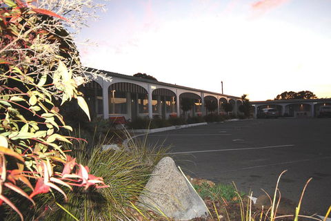 Hi Way Motor Inn - e-Seniors 2