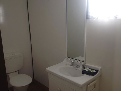 Hillcrest Tourist Park - e-Seniors 1