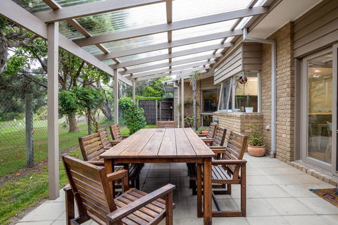 Hilltop Beach House: Newly Updated - e-Seniors 0