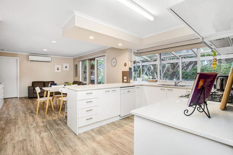 Hilltop Beach House: Newly Updated - e-Seniors 2