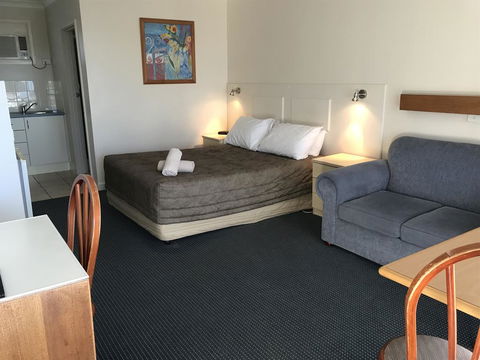 Holiday Lodge Motor Inn - e-Seniors 1