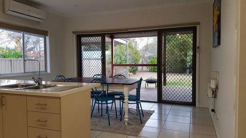 Homely Getaways - Eighth Street Mildura - e-Seniors 0