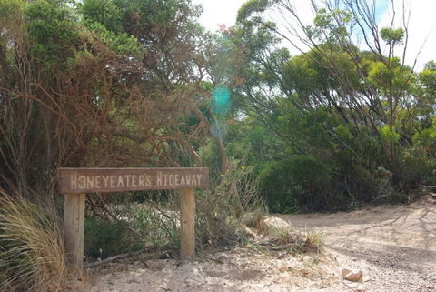 Honeyeaters Hideaway In Vivonne Bay - e-Seniors 0