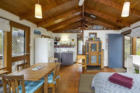 Honeyeaters Hideaway In Vivonne Bay - e-Seniors 3