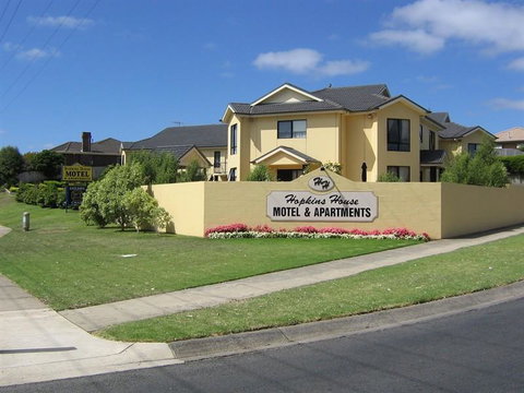 Hopkins House Motel & Apartments - e-Seniors 0