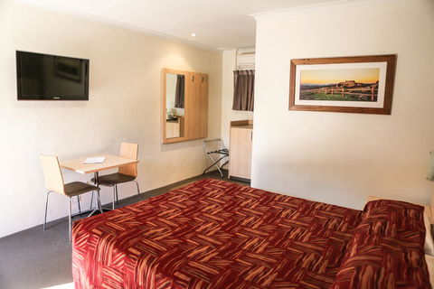 Hotel Canobolas Motel And Units - e-Seniors 3