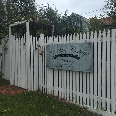 Ivy May Cottage - e-Seniors 3