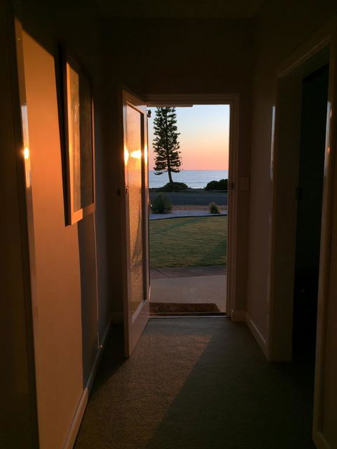 Jewel Of The South Beachside Holiday Rental - e-Seniors 2