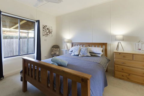 Katisha Cottage - Pet Friendly And Close To Town - e-Seniors 2