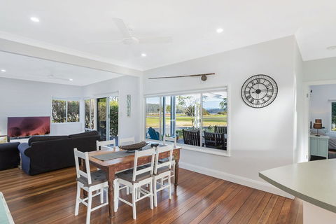 Kesla Beach House - e-Seniors 0