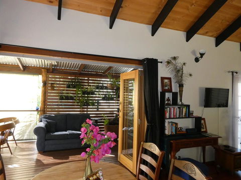 Kookaburra Cottage At Uralba Eco Cottages - e-Seniors 3