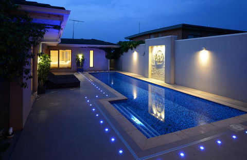 Kraimorie Large Family Beach House With Pool, Superb Water Views, Pool, And Games Room - e-Seniors 0