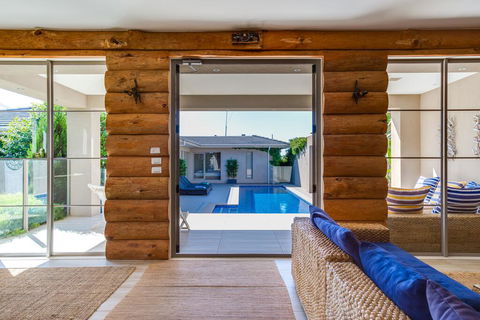 Kraimorie Large Family Beach House With Pool, Superb Water Views, Pool, And Games Room - e-Seniors 3