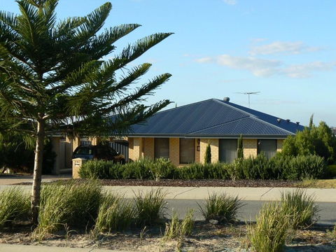 La Mer - Home With A Pool - e-Seniors 1