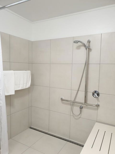 Lake Kawana Accommodation - e-Seniors 3