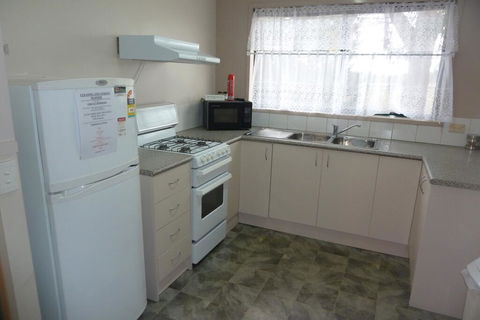 Lakes Entrance Country Cottages - e-Seniors 3