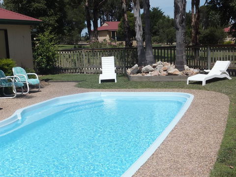 Lakes Entrance Country Cottages - e-Seniors 2