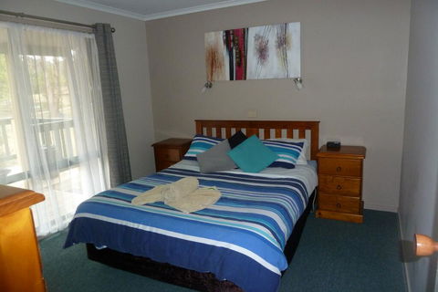 Lakes Entrance Country Cottages - e-Seniors 1