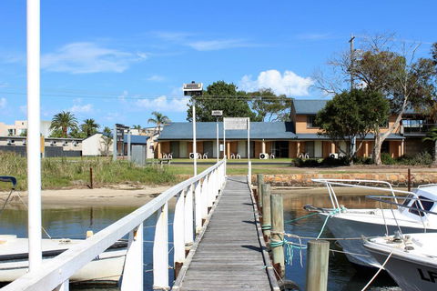Lakeside Motel Waterfront - e-Seniors 0