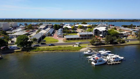 Lakeside Motel Waterfront - e-Seniors 3