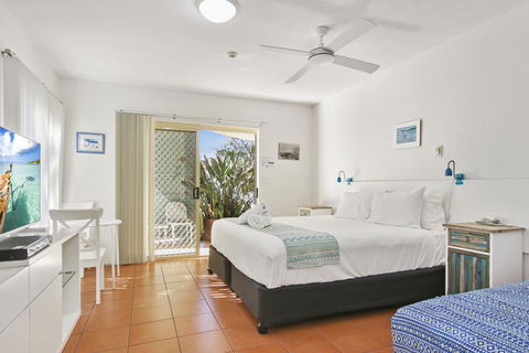 Lennox Beach Resort - e-Seniors 1