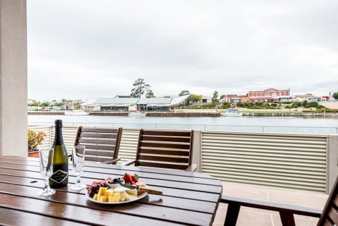 Leven River Retreat - e-Seniors 0