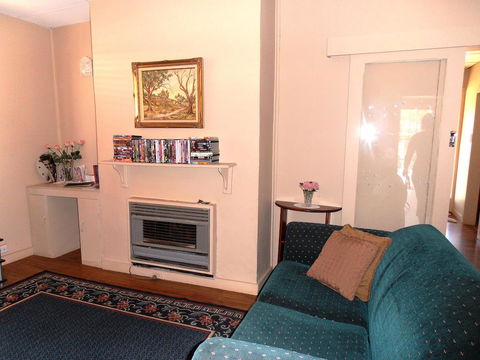 Lillymay Cottage - e-Seniors 0