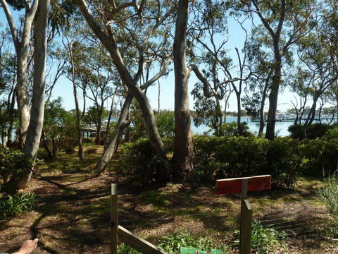 Lilys By The Lake - Raymond Island Accommodation - e-Seniors 2