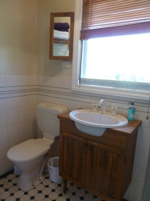 Lilys By The Lake - Raymond Island Accommodation - e-Seniors 3