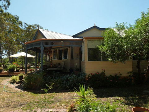 Lilys By The Lake - Raymond Island Accommodation - e-Seniors 0